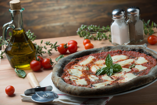 Pizza de carbono activada
 - Foto, Imagem