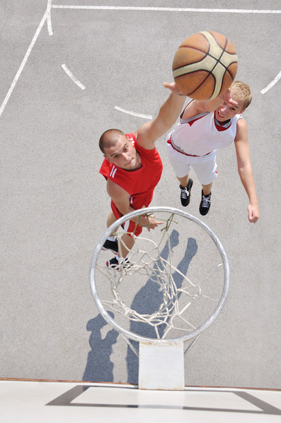 Two basketball players on the court - Foto, immagini
