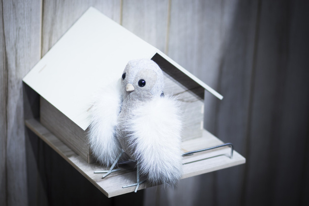 Игрушечное гнездо голубей
  - Фото, изображение