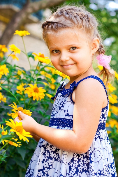 Beautiful Happy Little Girl outdoor - Foto, Imagem