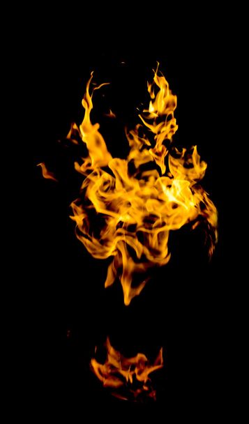 chamas de fogo em um fundo preto - Foto, Imagem