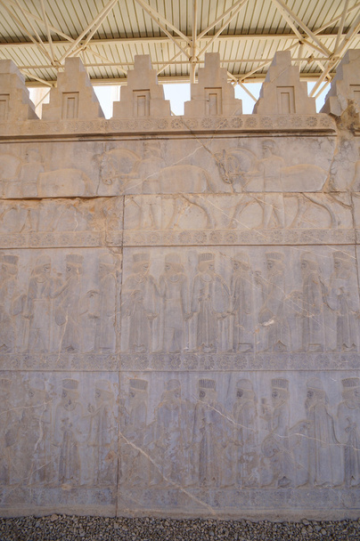 Деталь рельефа восточной лестницы в Персеполисе, Иран
. - Фото, изображение