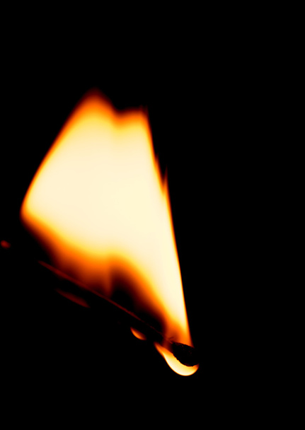 Feuer mit Streichholzflamme - Foto, Bild