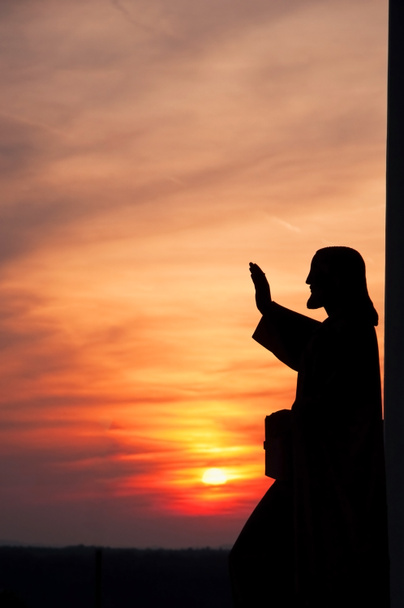 estatua de Jesús dando bendición
 - Foto, imagen