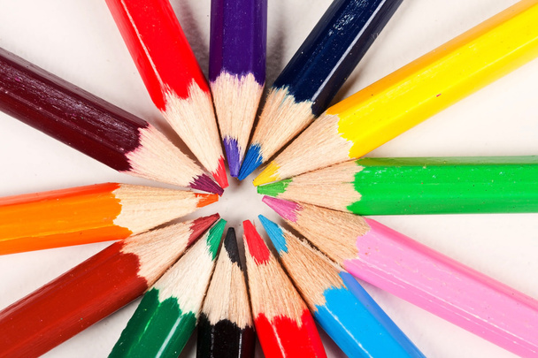Colorful pencils lying in a circle - Fotoğraf, Görsel