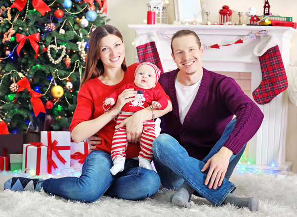 Happy family in decorated Christmas room - Zdjęcie, obraz