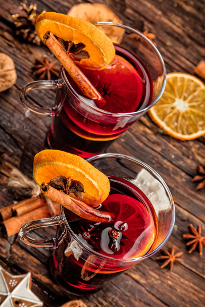 Hot wine drinks with spicy and sweet arrangement - Photo, Image