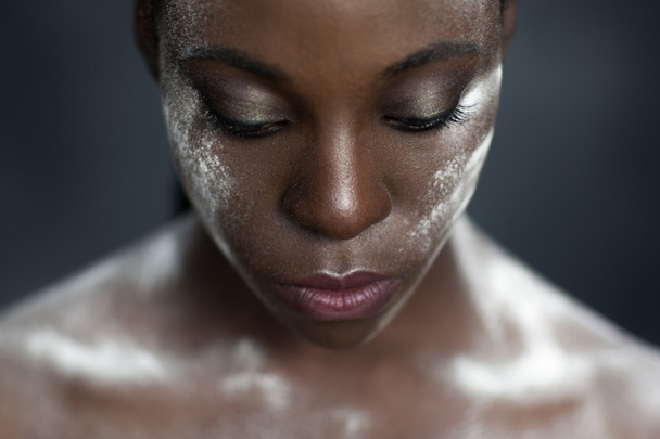 creative makeup. black skin and white powder - Fotoğraf, Görsel