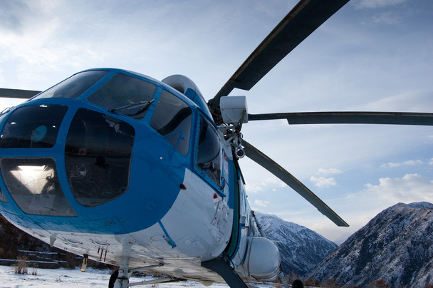 helikopter in Bergen - Foto, afbeelding