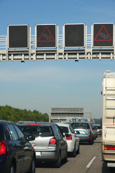Almanya'da otobanda araba trafik jam  - Fotoğraf, Görsel