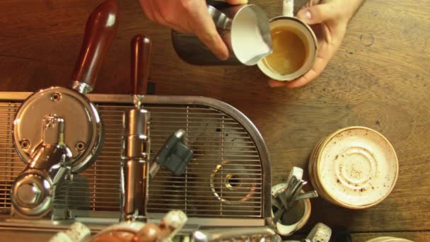 Macchina da caffè e il barista
 - Filmati, video