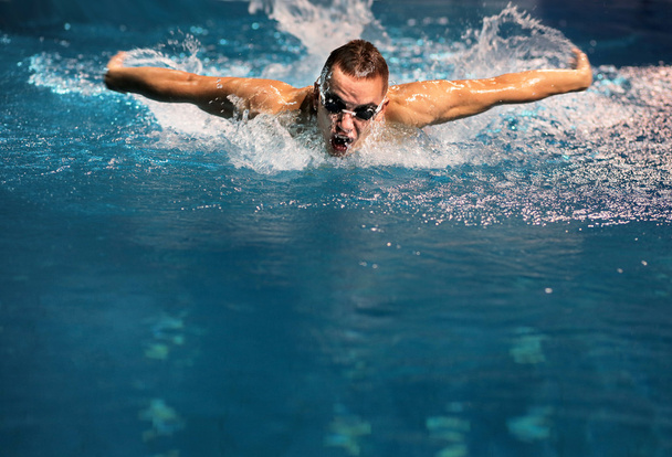 Male swimmer at the swimming pool - Foto, Imagem