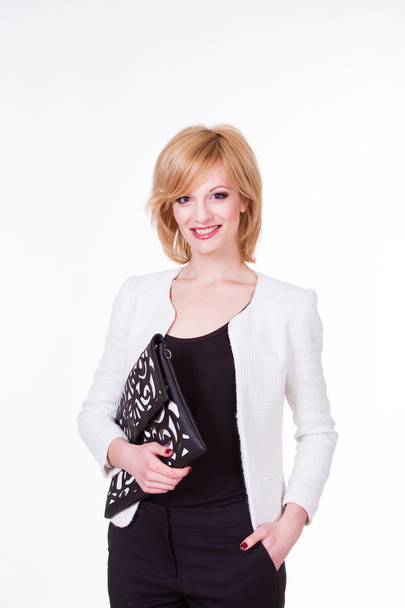 Kaunis seksikäs nuori nainen muoti vaatteet poseeraa musta laukku valkoisella taustalla
 - Valokuva, kuva