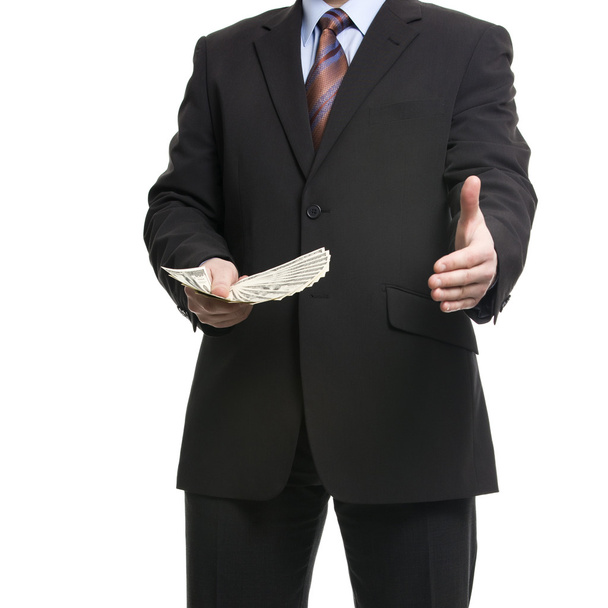 スーツにいくつかの認識できないビジネスマンは現金の広がりを示しています、 - 写真・画像