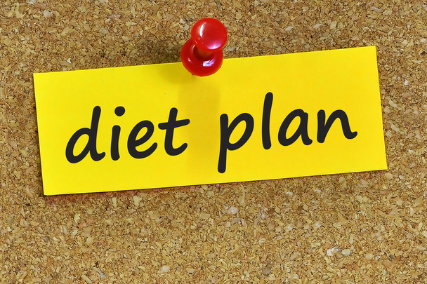 diet plan word on yellow notepaper with cork background - 写真・画像