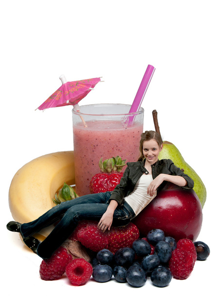 meyve yüzlü genç kadınla - Fotoğraf, Görsel