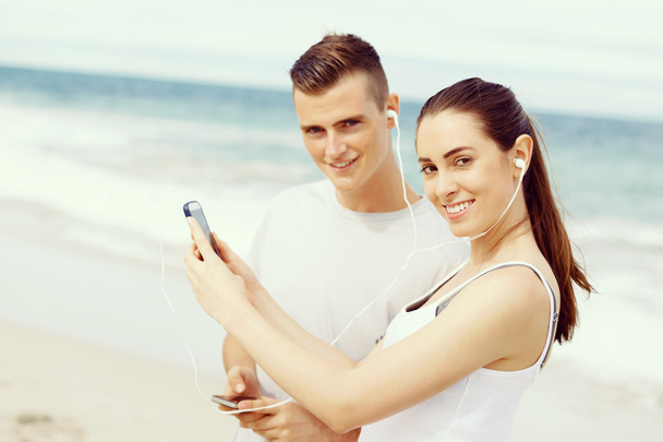 Couple of runners with mobile smart phones outdoors - Foto, Imagem