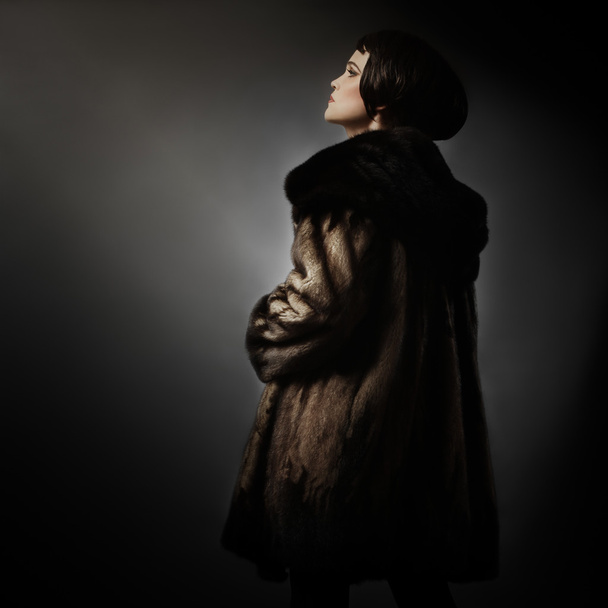 Fur coat winter fashion Woman in mink fur - Foto, Imagem