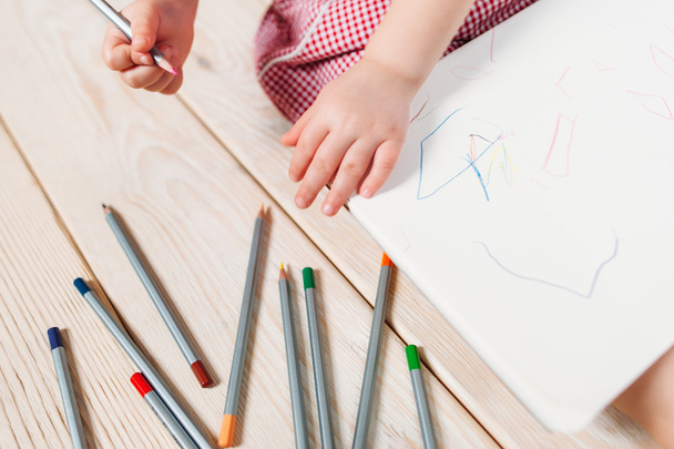 children's drawings, crayon and hands - Foto, afbeelding