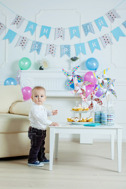 Portrait boy with birthday cake - Foto, imagen