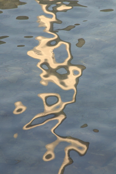 Vagues d'eau en lumière du jour
 - Photo, image