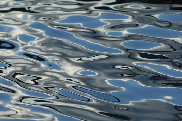 Водні хвилі в денному світлі
 - Фото, зображення