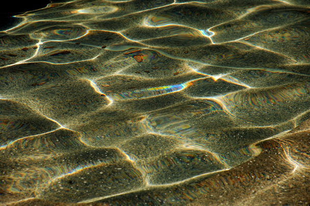 Fale wodne w świetle dziennym - Zdjęcie, obraz