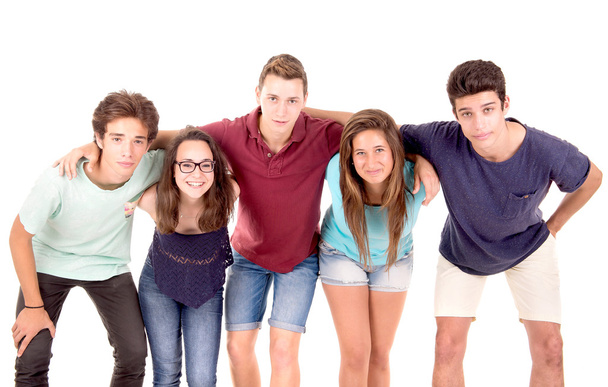 grupo de adolescentes posando
 - Foto, Imagen