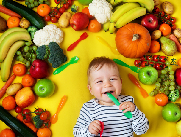 Baby surrounded with fruits and vegetables - Valokuva, kuva