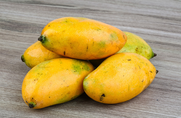 Mango amarillo maduro
 - Foto, Imagen