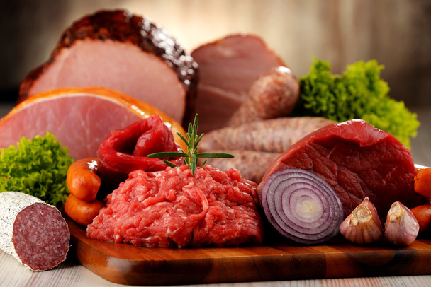 М'ясні продукти, включаючи шинку та сосиски
 - Фото, зображення