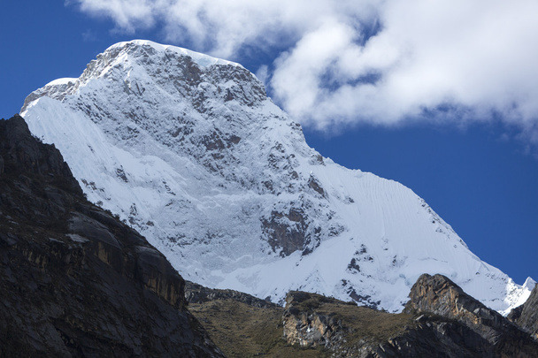Snow covered mountain peak and blue sky, Cordillera Blanca, Peru - Fotografie, Obrázek