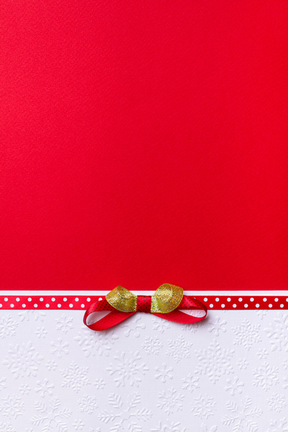 Card with red ribbon bow - Foto, immagini