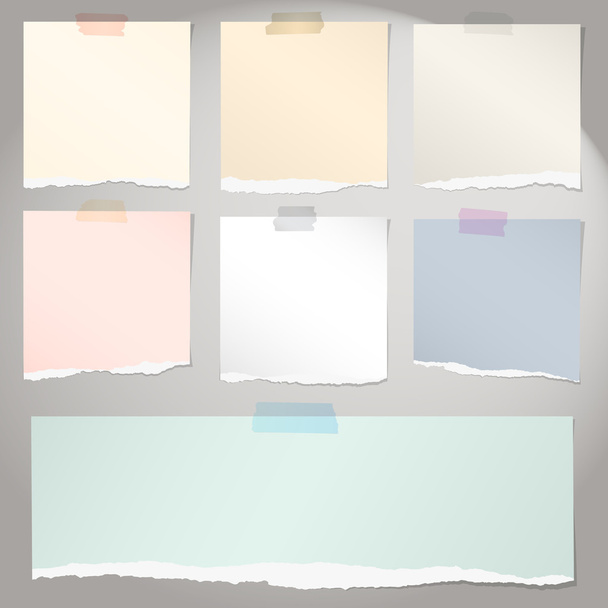 Készlet-ból különböző színes szakadt Megjegyzés papírok ragasztószalaggal szürke háttér - Vektor, kép