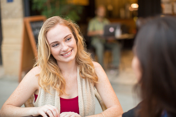 Woman smiling at a cafe - Fotó, kép