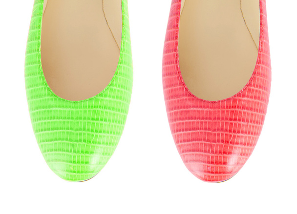 Zapatos de mujer coloridos aislados en blanco - Foto, imagen