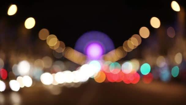 Una visión borrosa de la noria en París, Francia por la noche
 - Metraje, vídeo
