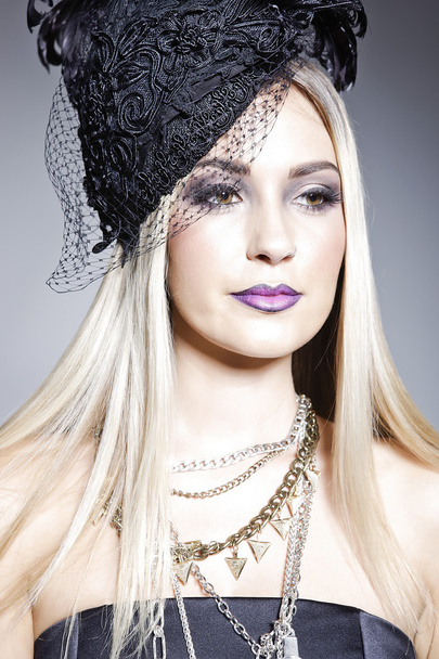 A portrait of a blonde with a decorated hat - Foto, Bild