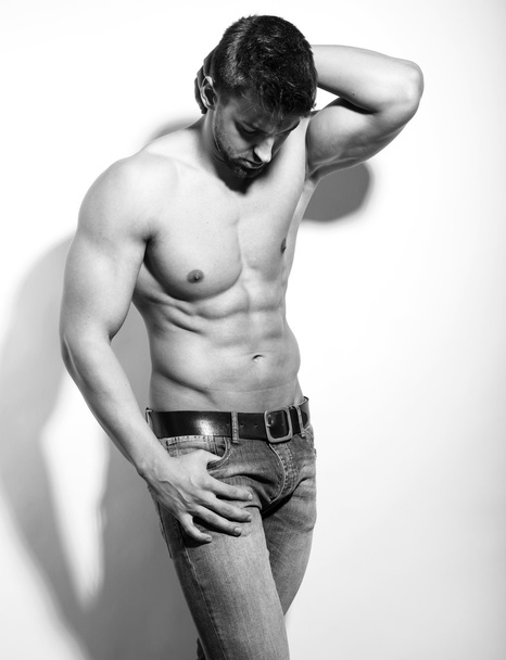 handsome young and fit bodybuilder - Foto, Bild