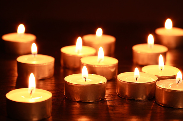 Свечи в темноте
 - Фото, изображение