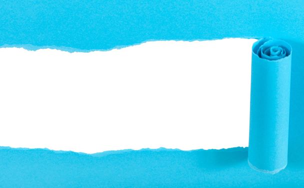 fenti kilátás kék összegzett szakadt papír, fehér - Fotó, kép