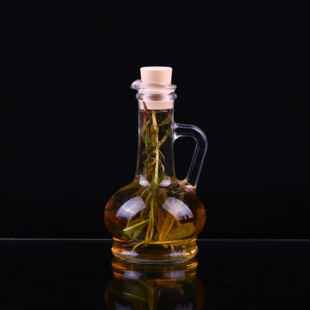 decanter with rosemary oil  - Foto, Bild