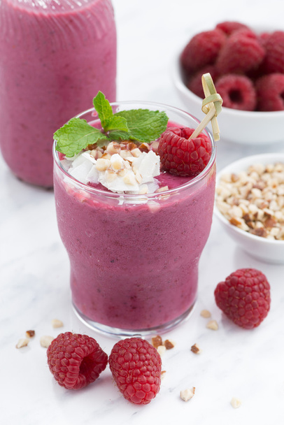 Fresh raspberry smoothie with nuts, vertical, closeup - Foto, Imagem
