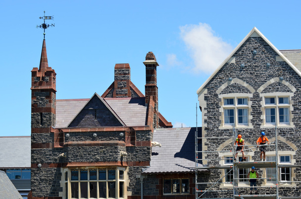 Constructeurs réparer un bâtiment historique endommagé à Christchurch New Z
 - Photo, image
