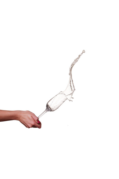 samppanjaa roiske lasista naisten käsi eristetty valkoisella pohjalla
 - Valokuva, kuva