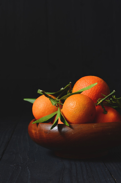 mandarinas frescas con hojas
 - Foto, imagen