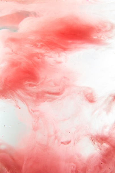 Fantasia Sogno Nuvola di inchiostro in acqua soft focus
 - Foto, immagini