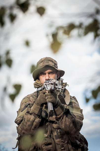 Soldier with weapon - Foto, Imagen