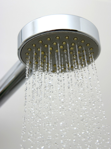 Douche pendant l'eau courante
 - Photo, image