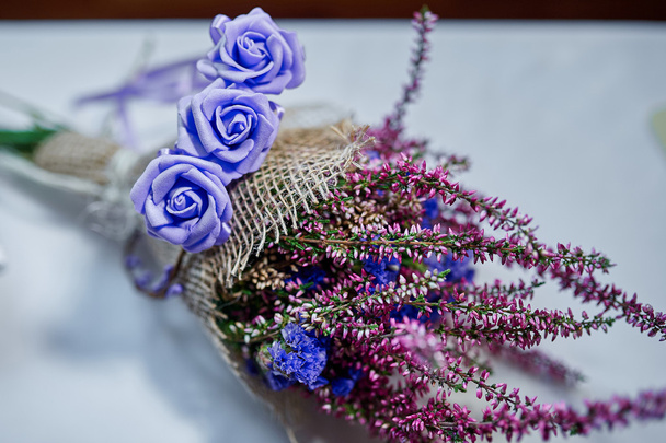 schöner Hochzeitsstrauß aus Wildblumen - Foto, Bild
